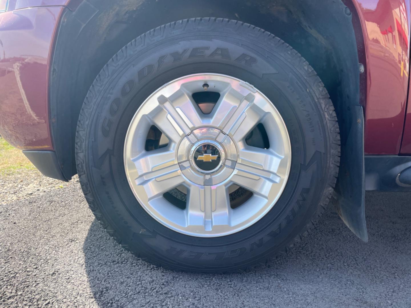 2008 Maroon Chevrolet Suburban 1500 (3GNFK16348G) with an V8, 5.3 Liter engine, Automatic, 4-Spd w/Overdrive transmission, located at 8008 Warden Rd, Sherwood, AR, 72120, (501) 801-6100, 34.830078, -92.186684 - Photo#22